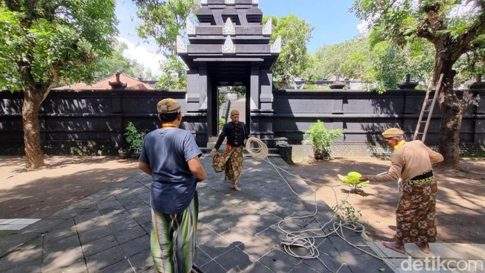 Badi dalem di Imogiri mulai menyiapkan makam untk mendiang Paku Buwono XIII, Senin (3/12/2025).