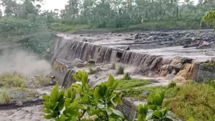 Banjir lahar Semeru di Lumajang