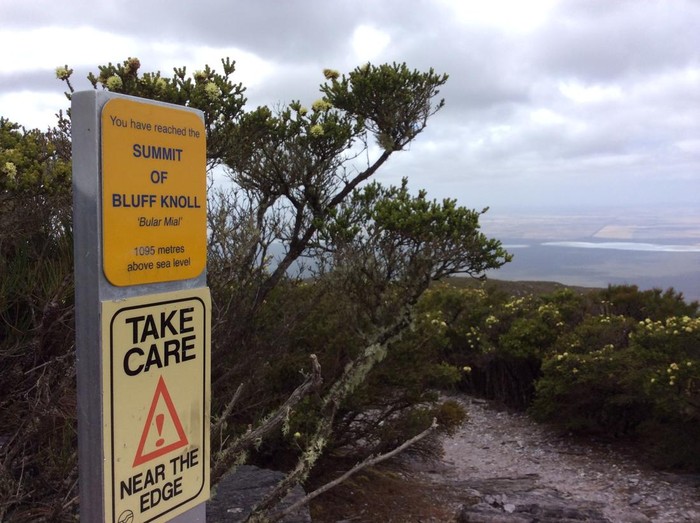Puncak Bluff Knol di Taman Nasional Stirling Range, Asutraslia Barat mengalami lonjakan turis.