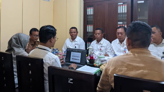 BPKP Bali mengaudit Perumda Sanjayaning Singasana, Tabanan, Senin (3/11/2025) sore. (Istimewa)