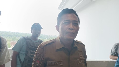 Bupati Lombok Tengah, Lalu Pathul Bahri, saat ditemui awak media di kantornya, Senin (3/11/2025). (Foto: Edi Suryansyah/detikBali)