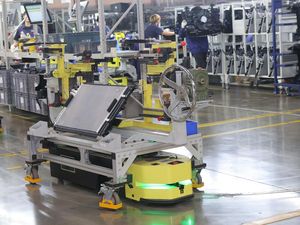 Canggih! Pabrik Mobil Changan Mayoritas Dikerjakan Robot