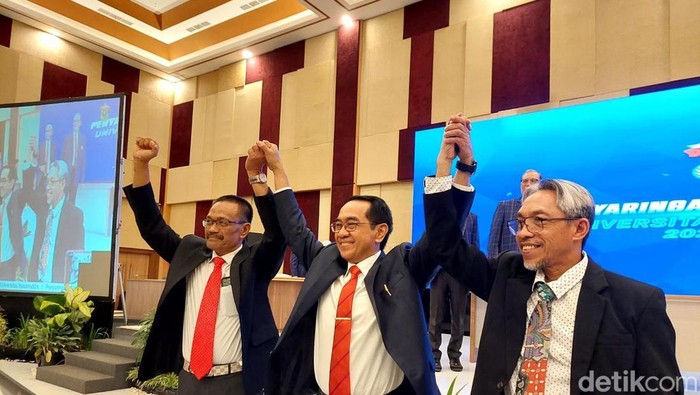 (Dari kiri) Sukardi Wela, Jamaluddin Jompa, dan Budu usai pemilihan 3 calon rektor Unhas.