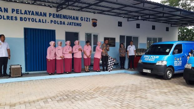 Distribusi MBG SPPG Polres Boyolali ke sekolah penerima manfaat,  Senin (3/11/2025).