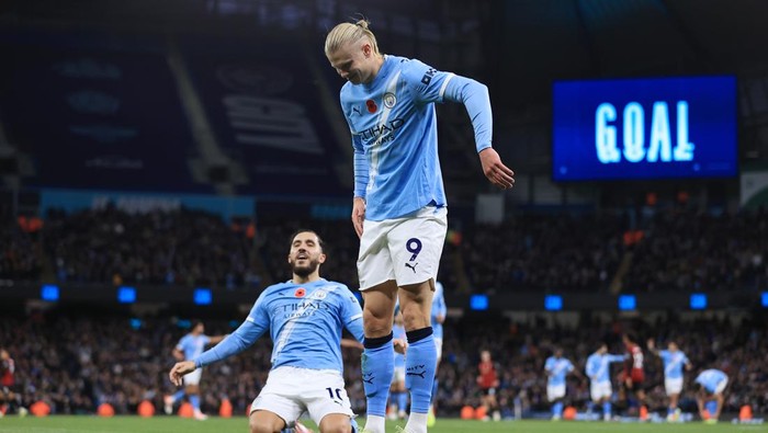 MANCHESTER, ENGLAND - NOVEMBER 2: Erling Haaland of Manchester City celebrates with a robot pose alongside Rayan Cherki of Manchester City after scoring their 1st goal during the Premier League match between Manchester City and Bournemouth at Etihad Stadium on November 2, 2025 in Manchester, England. (Photo by Simon Stacpoole/Offside/Offside via Getty Images)