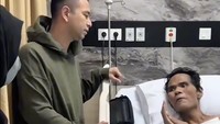 Fahmi Bo sudah lima hari dirawat di rumah sakit atas rekomendasi Raffi Ahmad. Kondisi aktor berusia 52 tahun itu menunjukkan kemajuan. Foto: Instagram @raffinagita1717