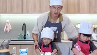 Sebelumnya, Hito juga mengajak anaknya menyiapkan kue ulang tahun spesial buat Felicya. Foto: Instagram felicyaangelista_