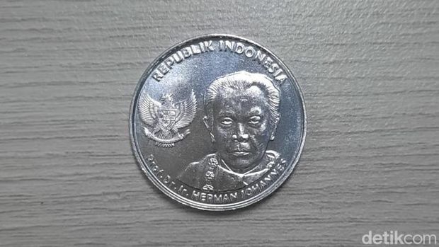 Gambar pahlawan di uang koin Rp100 Gambar pahlawan di uang koin Rp100 Dr. Ir. Herman Johannes.