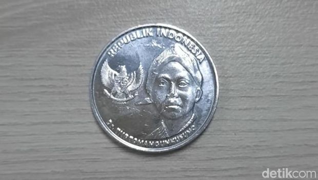 Gambar pahlawan di uang koin Rp200 Gambar pahlawan di uang koin Rp200 Dr. Tjiptomangunkusumo