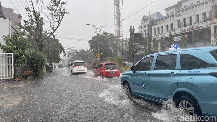 Genangan di kawasan Ngagel Surabaya