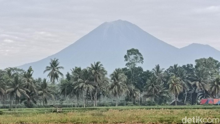 Gunung Semeru di Lumajang