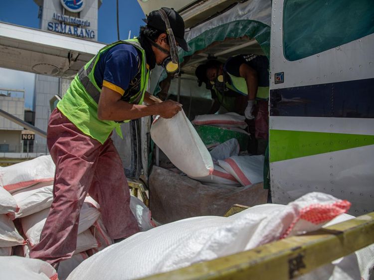 Melihat Operasi Modifikasi Cuaca untuk Kendalikan Curah Hujan