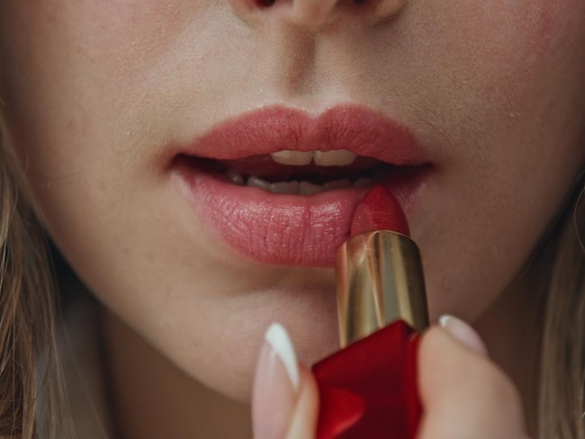 Ilustrasi lipstik, makeup