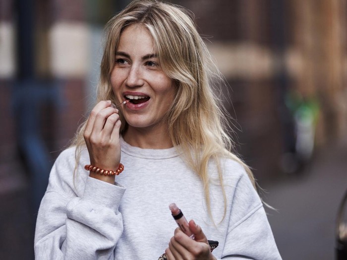 Ilustrasi lipstik, makeup