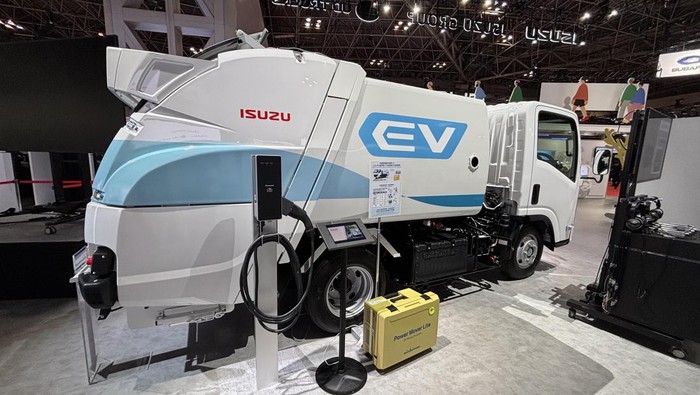 Isuzu ELF EV