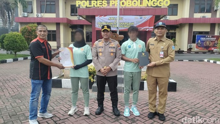 Kapolres Probolinggo Beri Penghargaan ke Atlet Arung Jeram Usai Lawan Begal