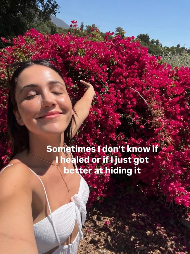 Di kolom komentar, banyak orang mendukung hubungan mereka meski belum dikonfirmasi. Selagi keduanya disebut cocok, beberapa juga menyoroti perbedaan usia mereka yang mana John Mayer lebih tua 17 tahun. Foto: Instagram