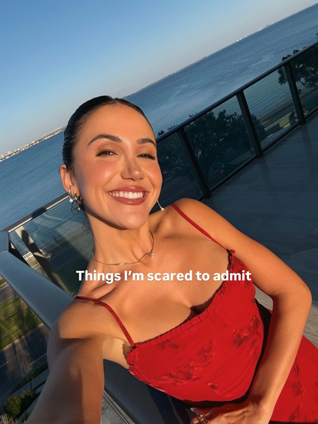 Kat Stickler sendiri sempat mengelak rumor tersebut dalam sebuah video TikTok. Namun baru-baru ini, influencer 31 tahun itu kembali terlihat dengan John Mayer, kali ini di sebuah restoran di New York. Foto: Instagram