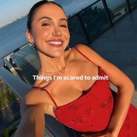 Kat Stickler sendiri sempat mengelak rumor tersebut dalam sebuah video TikTok. Namun baru-baru ini, influencer 31 tahun itu kembali terlihat dengan John Mayer, kali ini di sebuah restoran di New York. Foto: Instagram