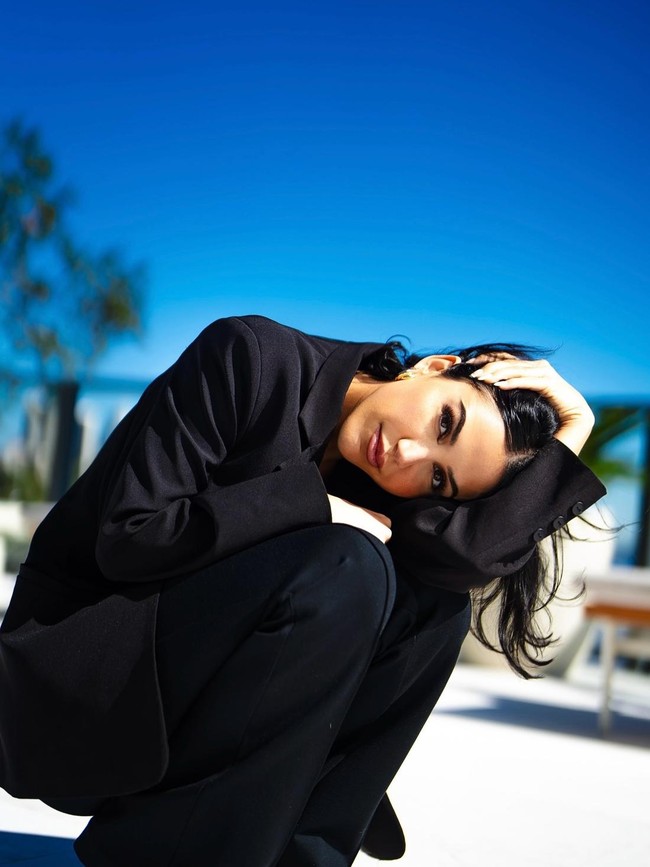 Potret Komedian Cantik Kat Stickler yang Disebut Pacar Baru John Mayer