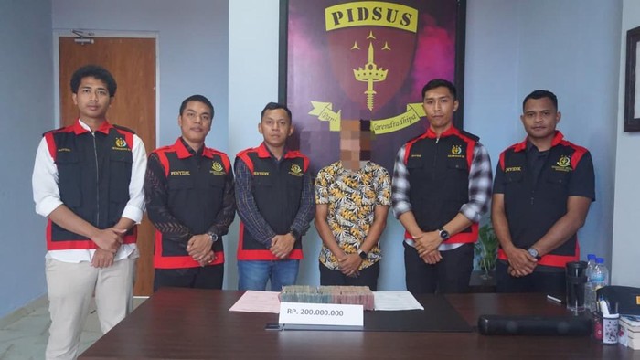 YPD, kontraktor pembangunan gedung CSSD dan laundry RSUD Ruteng mengembalikan kerugian keuangan negara Rp 200 juta. (Dok. Kejari Manggarai)