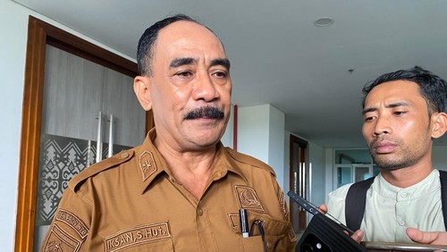 Kepala Dinas Koperasi dan UMKM Lombok Tengah, Ikhsan, saat ditemui awak media di Ballroom Kantor Bupati Lombok Tengah, Senin (3/11/2025). (Foto: Edi Suryansyah/detikBali)