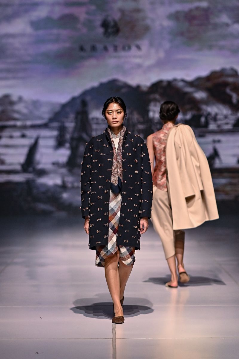 Koleksi Kraton Karya Auguste Soesastro dalam Fashion Knight 2025 di Jakarta Fashion Week 2026