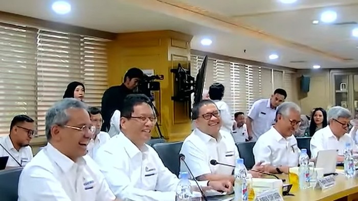 Komite IV DPD menggelar rapat kerja bersama dengan Menteri Keuangan (Menkeu) Purbaya Yudhi Sadewa, Senin (3/11/2025). Wakil Ketua DPD Tamsil Linrung menyampaikan sejumlah keluhan daerah kepada Menkeu Purbaya.