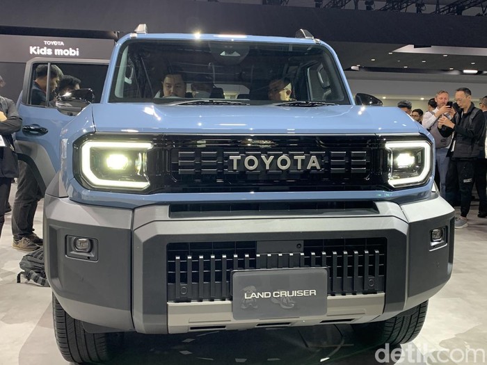 Land Cruiser FJ dipamerkan pada ajang Japan Mobility Show 2025.