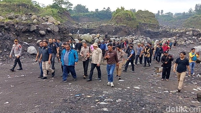 Lokasi dugaan penambangan ilegal di lahan Taman Nasional Gunung Merapi (TNGM) di aliran Sungai Bathang, Kecamatan Srumbung, Magelang, yang digerebek Bareskrim Polri, Sabtu (1/11/2025).