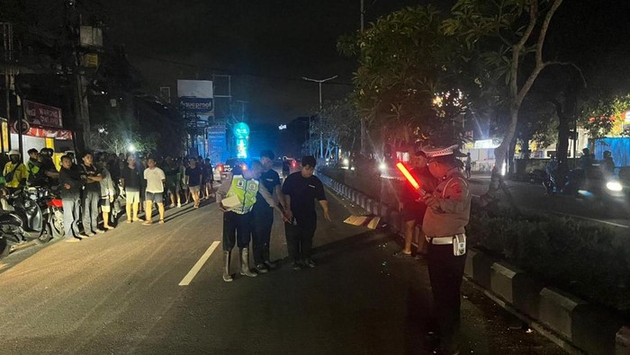 Lokasi perempuan inisial MYI tewas akibat ditabrak pemotor di Jalan Jalan Bypass Ngurah Rai, Kecamatan Kuta Selatan, Badung, Senin (3/11/2025). (Dok Polresta Denpasar)