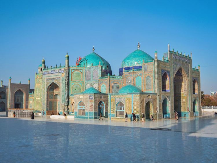 Potret Kerusakan Masjid Biru di Afghanistan Usai Diguncang Gempa M 6,3