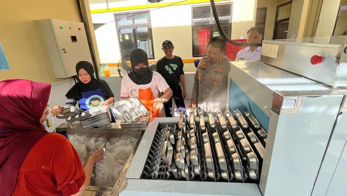Mesin Pencuci Ompreng Milik Polda Kalsel. Foto: Khairun Nisa/detikKalimantan