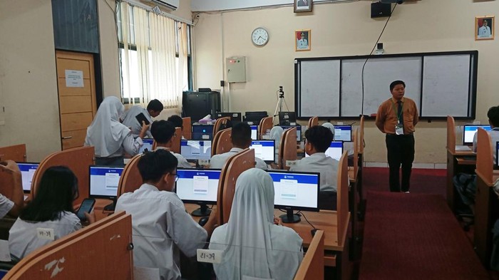 Momen TKA Hari Pertama di SMAN 14 Jakarta