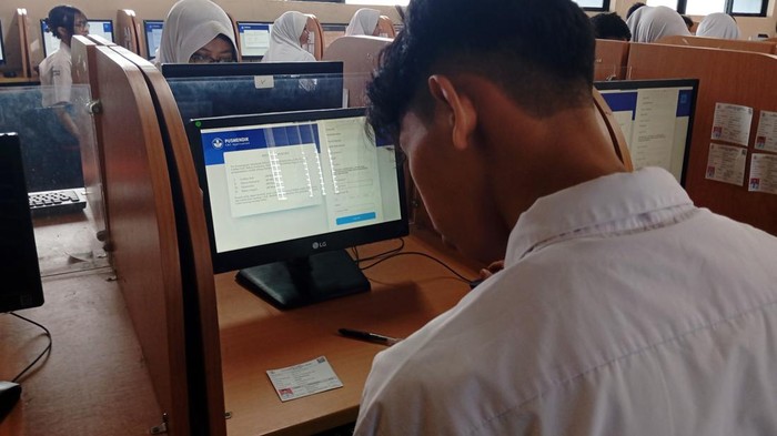 Momen TKA Hari Pertama di SMAN 14 Jakarta