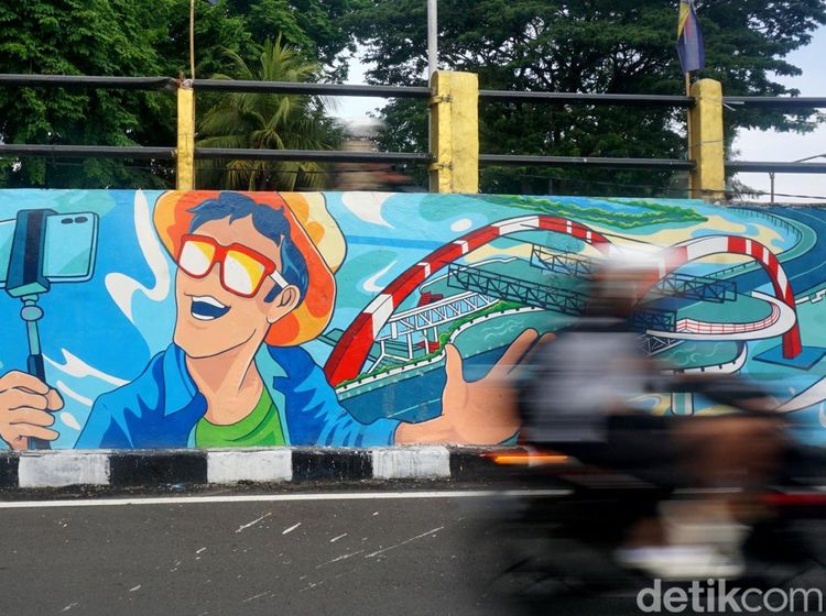 Warna-Warni Mural di Gubeng Surabaya