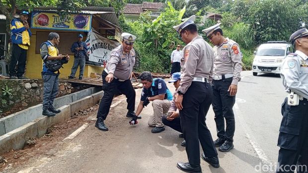 Olah TKP Kecelakaan Maut di Sumedang