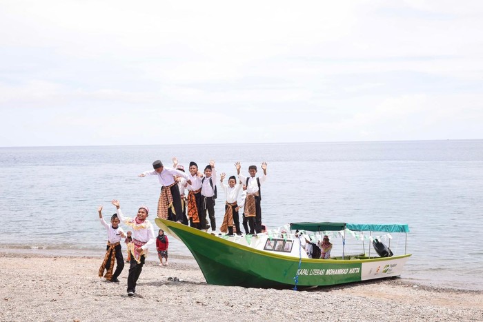 Pegadaian bersama Golden Future Indonesia menghadirkan program Kapal Literasi Moh. Hatta, bagian dari inisiatif Suar Pendidikan Indonesia.