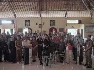 GOW Bangli Serahkan Bantuan Sosial bagi Lansia-Penyandang Disabilitas