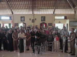 GOW Bangli Serahkan Bantuan Sosial bagi Lansia-Penyandang Disabilitas