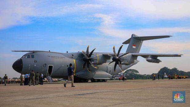 Pesawat Airbus A400M tiba di Landasan Udara (Lanud) Halim Perdana Kusuma, Jakarta, Senin (3/11/2025). Pesawat Airbus A400M tiba di Landasan Udara (Lanud) Halim Perdana Kusuma, Jakarta, Senin (3/11/2025). (CNBC Indonesia/Faisal Rahman)