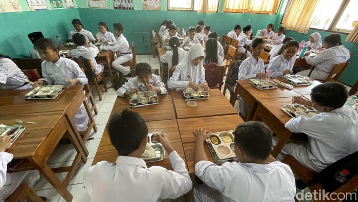 Polres Kudus mengoperasikan Satuan Pelayanan Pemenuhan Gizi (SPPG) dengan menghadirkan menu kuliner nusantara, Senin (3/11/2025).