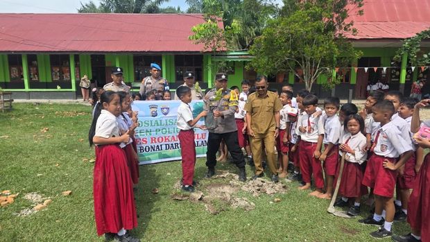 Polres Rohul melakukan edukasi Green Policing secara masif di 21 SD dan SMP.