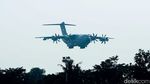 Potret Pesawat Raksasa TNI AU A400M Mendarat di Jakarta, Disambut Water Salute