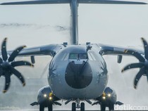 Penampakan Pesawat Raksasa TNI AU A400M yang Mendarat di Jakarta