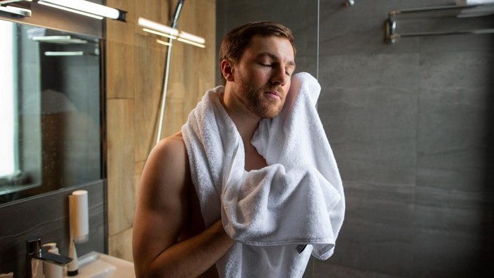 Cara Mandi Wajib Pria yang Benar dan Sah Sesuai Syariat Islam, Ini Niatnya