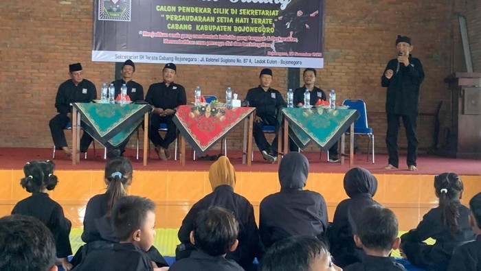PSHT Bojonegoro kenalkan silat ke anak-anak untuk mencari bibit pendekar