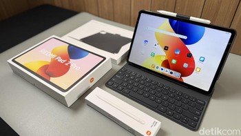 Tablet ini dibanderol dengan harga Rp 4.499.000, sedangkan aksesoris keyboard dan stylus-nya tersedia di harga Rp 699.000. Foto: Virgina Maulita Putri/detikINET