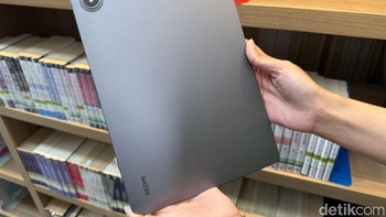 Tablet ini menjalankan HyperOS 2 berbasis Android 15 dan akan menerima update sistem operasi hingga lima generasi. Foto: Virgina Maulita Putri/detikINET