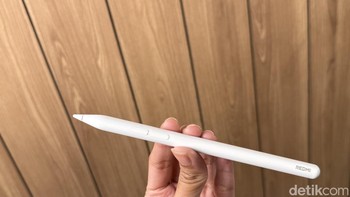 Layar tablet ini juga mendukung stylus Redmi Smart Pen yang dapat dipakai menulis hingga 12 jam terus menerus. Foto: Virgina Maulita Putri/detikINET